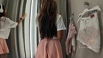 omg check out this chica getting recorded in the fitting room everyone sees her naked ass and tits 😱