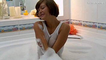  russian horny slut sima zasadilo masturbates in the bathtub