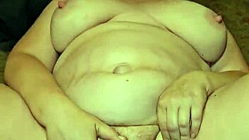 Your feet drive me wild, thick milf - let's indulge this fetish!