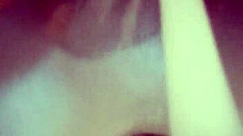 Hey, Gretala is playing with her pussy lips and muscular spots 😏