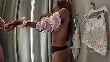 omg check out this chica getting recorded in the fitting room everyone sees her naked ass and tits 😱