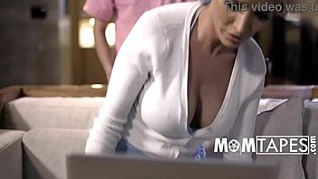 Young guy catches mature woman alone Ricky Spanish