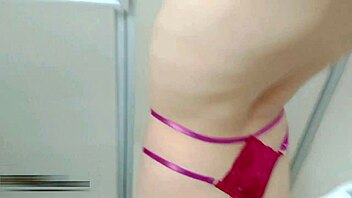 Ella tiene grandes habilidades para chuparme la polla con pasión