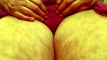 Look at all the curves on this full figured mature hottie showing off the good stuff.