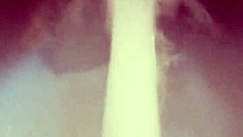 Hey, Gretala is playing with her pussy lips and muscular spots 😏