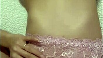 Mira que rica lenceria me regala un fan quieres ver que rico me masturbo