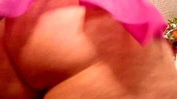 Look at all the curves on this full figured mature hottie showing off the good stuff.