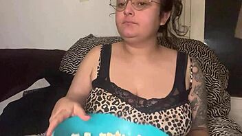 hey check out this fetish video with sexy mouth and popcorn crunching