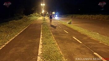 encontrei na rua e meti a rola grossa na casada com big black cock no gloryhole público