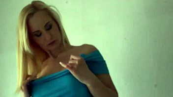 dialogic-provocative hey busty blonde, wanna flash those tits in public stairwell pov?