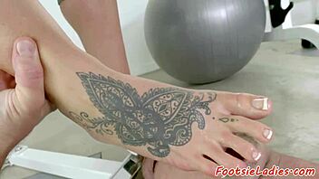 i love giving busty footfetish tittyfucks at the gym with curvy european babe