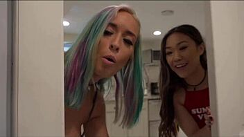 MINNIE SCARLET AND VANESSA SKYE HAVE THREESOME
