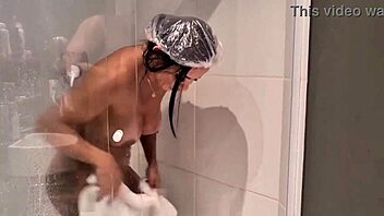 Ooooooh yeah, athletic latina milf gets interrupted in bath by hung neighbor's massive cock!