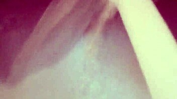 Hey, Gretala is playing with her pussy lips and muscular spots 😏