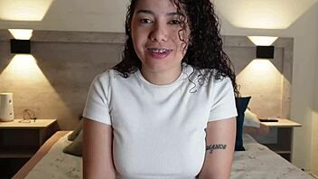 Colombian girl demonstrates masturbation techniques with her meaty and hairy pussy in this solo session.