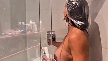 Ooooooh yeah, athletic latina milf gets interrupted in bath by hung neighbor's massive cock!