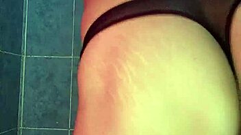 modelando esta tanguita de satén tan sexy con mi lencería y juguetes bailando un poco