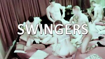 Sve prirodna ruda MILF Odette zadirkuje napolju, svlači se za velike sise?