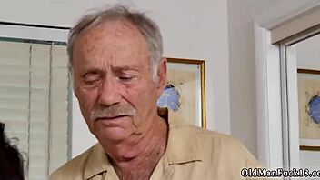 skinny brunette amateur squirts in hd