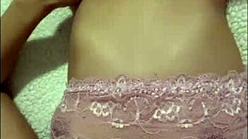 Mira que rica lenceria me regala un fan quieres ver que rico me masturbo