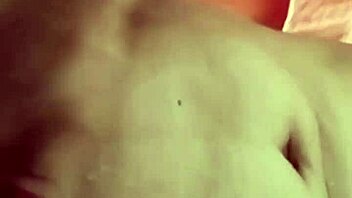 Colombian mature mama doing squirt on whatsapp!