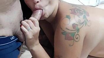 chupei o pau do cara que tá fazendo uns bicos aqui em casa, fiquei com tesão mas lembrei que tô sem camisinha 😏