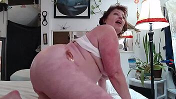 Sexy pawg dawnskye1962 lets you explore her curvy body from armpits to feet 😍