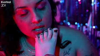 Teasing lesbian foot fetish with Rotten Venus and Nath full