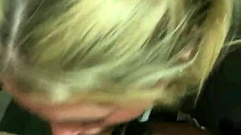 Me chupa la pija en el baño publico de un cine feels so thrilling outdoors