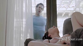 Confío en este fontanero guapo para arreglar mis cañerías con leche