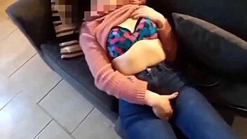 Zakaj me snemaš, medtem ko srkam tvoj pošasti kurac kot petitna 18+ Latinka?