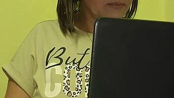 Madrastra se folla a su hijastro por reprobar el ciclo with chubby bbw flashing and wet homemade action.