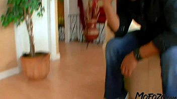 Hey, check this horny amateur scoring a big facial while her boyfriend watches 😏🍆💦