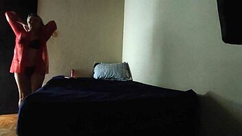 Milf masseuse couldn't resist client interaction caught on camera