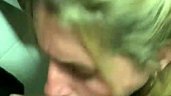 Me chupa la pija en el baño publico de un cine feels so thrilling outdoors