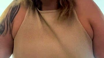 fui treina na academia times square bico peito durinho escorrendo suor buceta gringos olhava mao pau duro