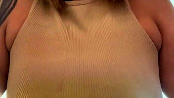 fui treina na academia times square bico peito durinho escorrendo suor buceta gringos olhava mao pau duro