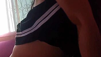 me encanta cabalgar mi almohada y tocarme bien rico