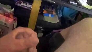 Kandy Kane the sexy Sri Lankan slut 😏