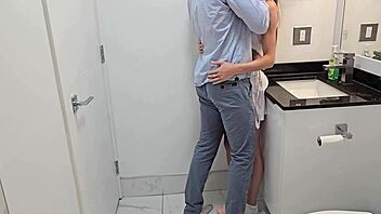 Wild sex with 18yo in party toilet! 🚽🔥