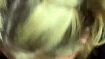 Me chupa la pija en el baño publico de un cine feels so thrilling outdoors