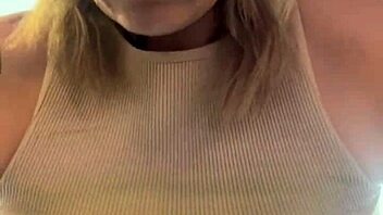 fui treina na academia times square bico peito durinho escorrendo suor buceta gringos olhava mao pau duro