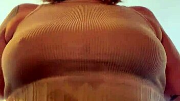 fui treina na academia times square bico peito durinho escorrendo suor buceta gringos olhava mao pau duro