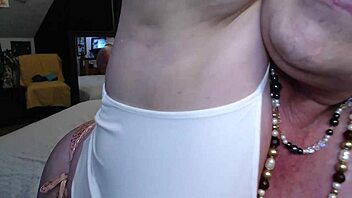 Sexy pawg dawnskye1962 lets you explore her curvy body from armpits to feet 😍