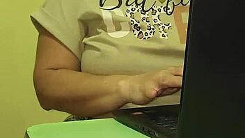 Madrastra se folla a su hijastro por reprobar el ciclo with chubby bbw flashing and wet homemade action.