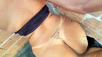 Com tesão e sem grana pro motel, ele me fodeu na casa abandonada com pau grande e anal 😈🏚️