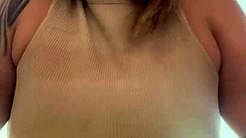 fui treina na academia times square bico peito durinho escorrendo suor buceta gringos olhava mao pau duro