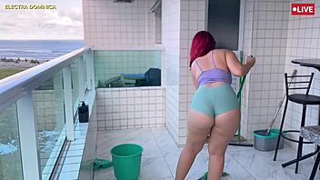 Contratei Essa Empregada E Ela E Muito Safada Veio Com Mini Shorts Para Me Deixar Excitado Eu Fiquei Louco