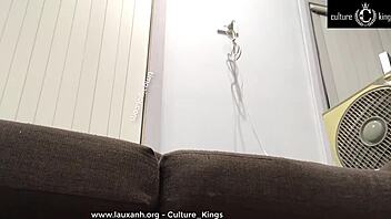 Em Gái Damdang Mông Bự Squirts Wildly on Monster Cock