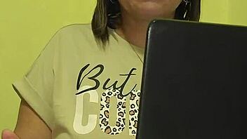 Madrastra se folla a su hijastro por reprobar el ciclo with chubby bbw flashing and wet homemade action.